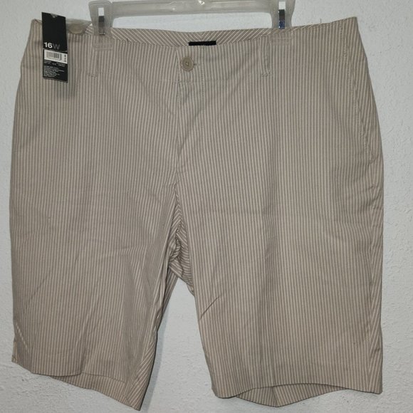 Mossino Ladie's stretch shorts, in size 16W NWT - Picture 2 of 12